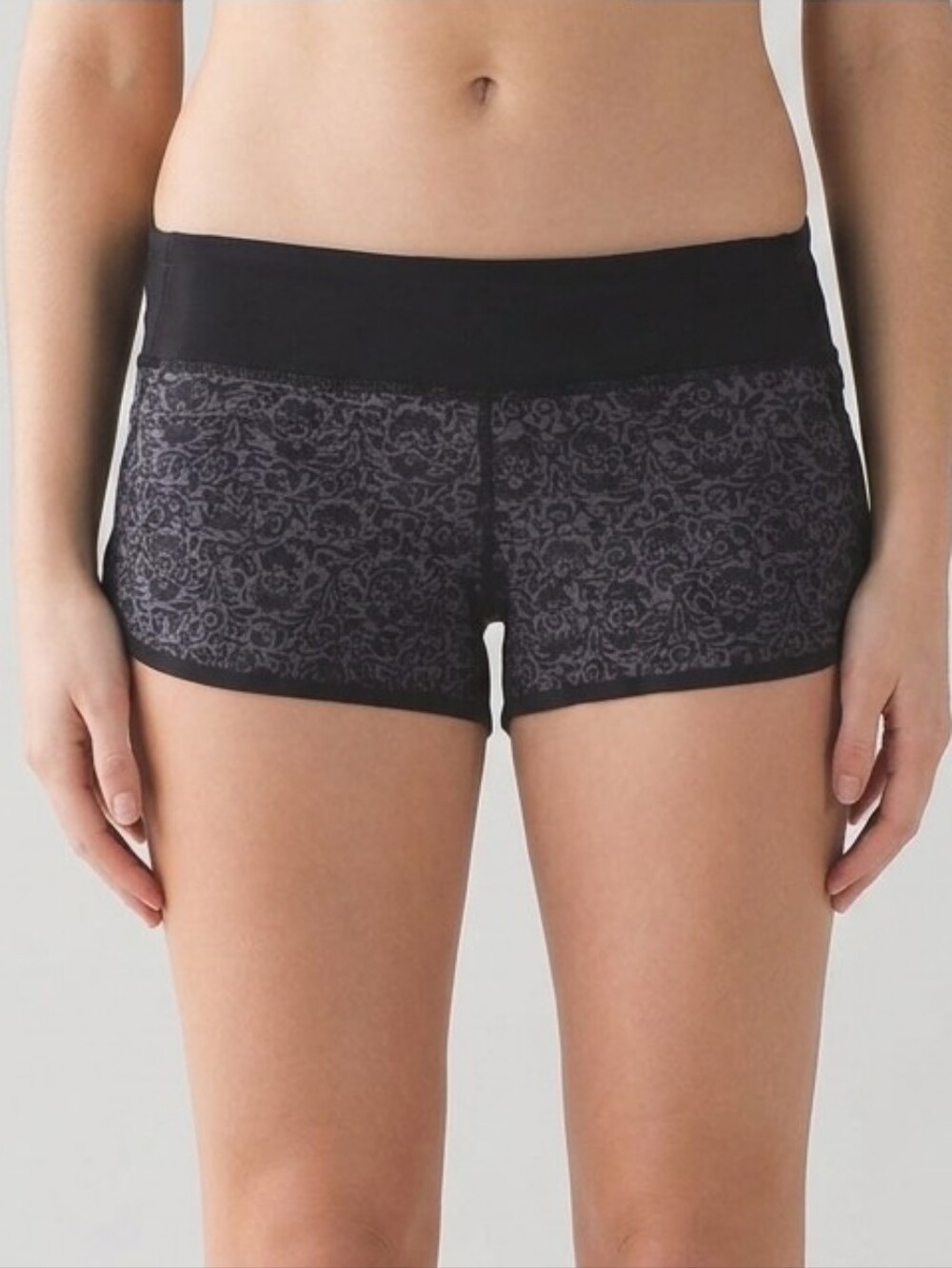 Lululemon Speed Shorts Flossy Dark Carbon Black Womens Size 2 Running Lined 2½"